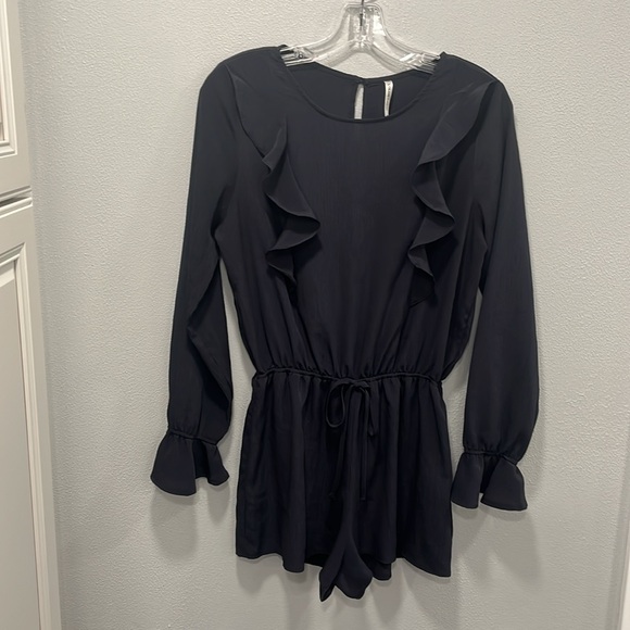 Color Thread, Black Romper Button Back oyster buttons - Picture 6 of 6